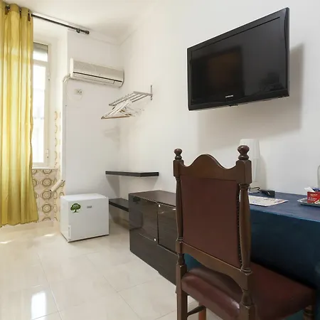 Cicero Center Konukevi 4*