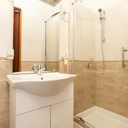 Konukevi Cicero Center Roma