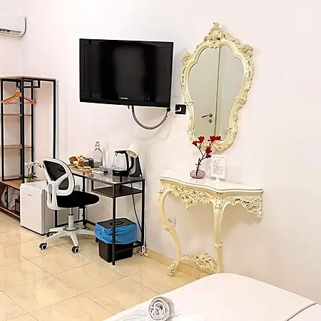 Cicero Center Guest house 4*