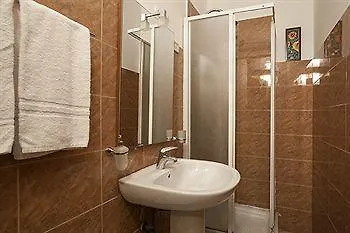 Cicero Center בית הארחה 3*
