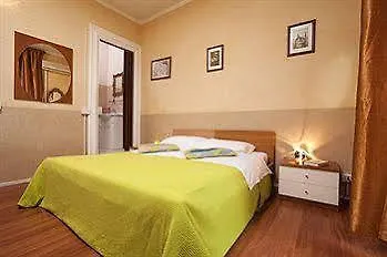 Cicero Center בית הארחה 3*